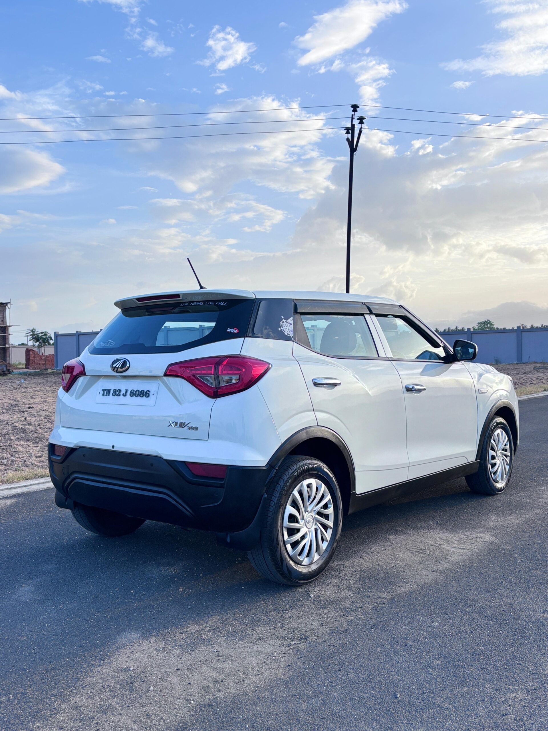 Mahindra XUV300 W4