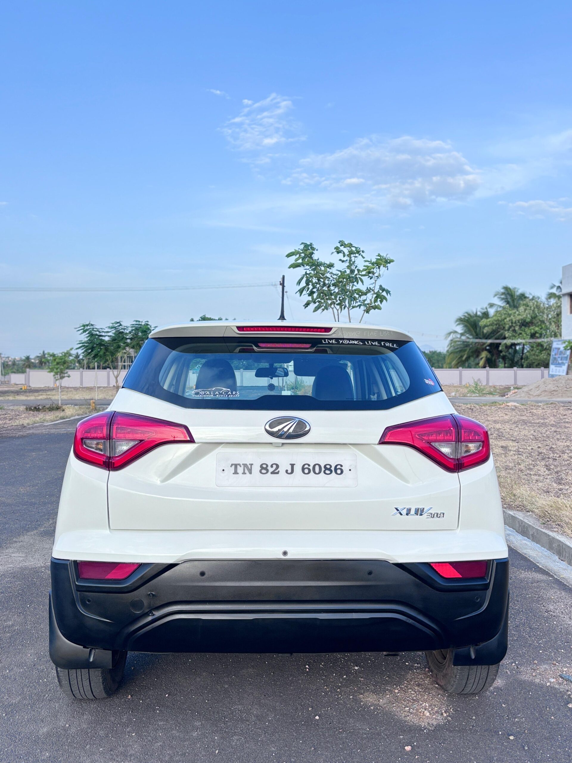 Mahindra XUV300 W4